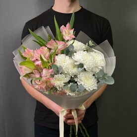 Альстромерия, Хризантема кустовая, Эвкалипт, Авторская упаковка