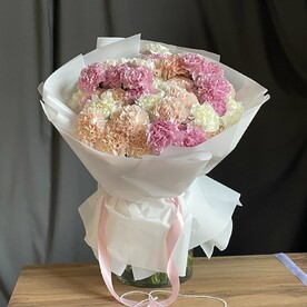 Пышный букет из диантусов