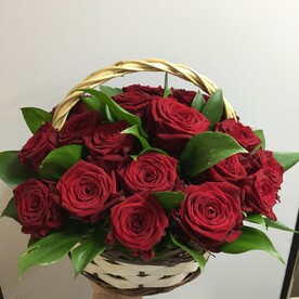 Роза ред наоми, Рускус, Корзина