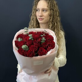 Букет из красных роз «шепот роз»