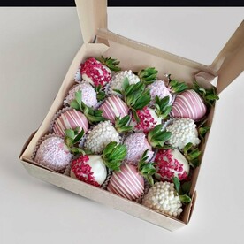 Клубника в Белом и Молочном шоколаде