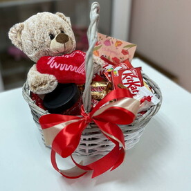 Корзинка с медведем и конфетами 🐻