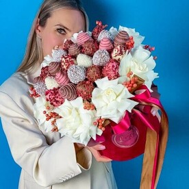 Лён стабилизированный, Роза французская, Фисташка, Клубника в шоколаде, Бархатная коробка, Оазис