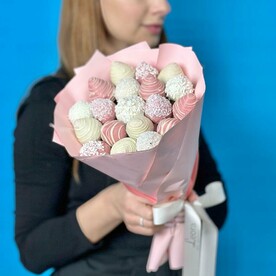 Букет из клубники в Бельгийском шоколаде Callebaut. Подарочный набор 1041
