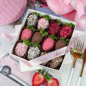 Клубника в Бельгийском шоколаде Callebaut 9-12 шт. Подарочный набор 1048