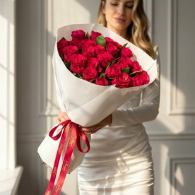 Букет из красных ароматных роз 25 шт. Монобукет 3003. Leoraflowers