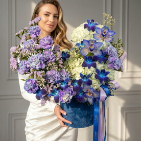 Огромный космос из орхидей и диантуса. Композиция 755 Leora Flowers дом цветочной моды