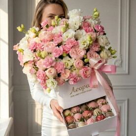 Шкатулка с клубникой в Бельгийском шоколаде Callebaut. Подарочный набор. Leoraflowers