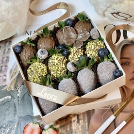 Клубника в шоколаде 9-16 шт. Бельгийский шоколад callebaut. Подарочный набор 5607.