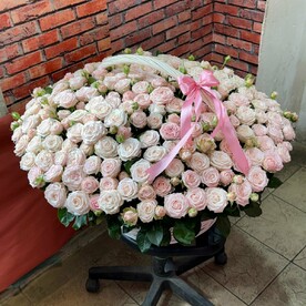 Роза пионые видное в корзине 40 см 101 штук
