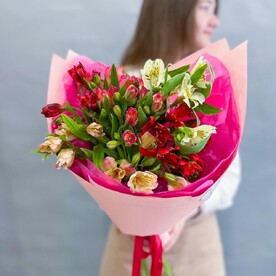 Яркий букет  из альстромерий, 9 шт