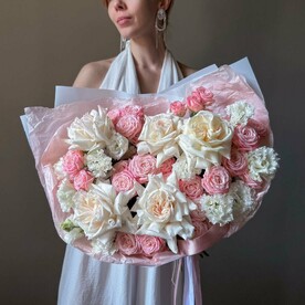 Роза кустовая, Роза пионовидная одноголовая, Лизиантус Эустома, Тишью, Пленка матовая