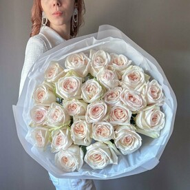 Нежный букет с самыми ароматными розами сорта White O Hara