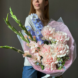 Роза французская, Гладиолус, Дельфиниум, Оксипеталум, Пленка дизайнерская, Тишью, Аквапак