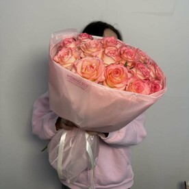15 розовых роз Джумилия