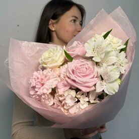 Авторский сборный букет ( гортензия, розы, альстромерия)