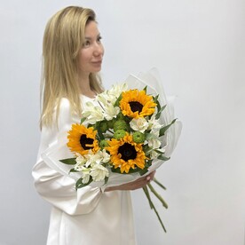 Альстромерия, Хризантема кустовая, Подсолнух, Дизайнерская упаковка