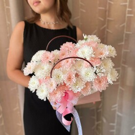 Композиция из стойких хризантем