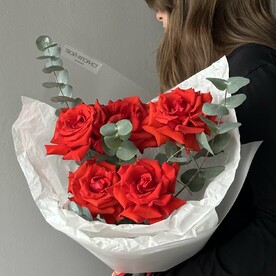 Дуо букет французская Роза Нина 5 шт + эвкалипт