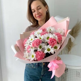 Букет из сортовых гвоздик -диантусов и хризантем