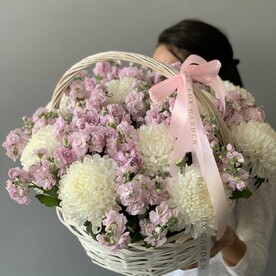 Маттиола, Хризантема, Корзина плетеная