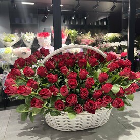 Корзина из 101 розы Кения