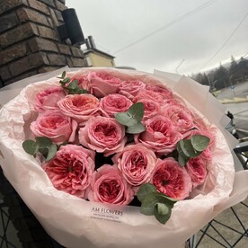 21 пионовидная Роза с эвкалиптом 😍