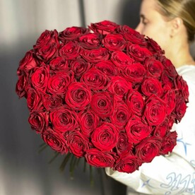 51 красная роза на ленте