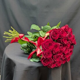 Красные розы 25шт