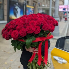 Красные розы 101 шт