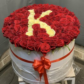 Любые буквы в шляпной коробке.