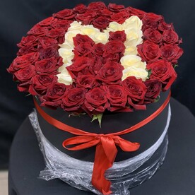Розы в шляпной коробке