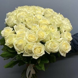 Белые розы 51шт