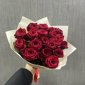Красные розы 19шт