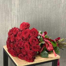 Красные розы 25шт