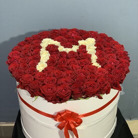 Красная роза в коробке