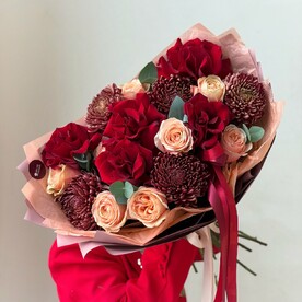 Теплый букет с французскими розами