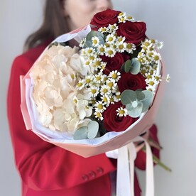 Гортензия шт, Ромашка шт, Роза шт, Эвкалипт шт, Авторская упаковка шт, шт