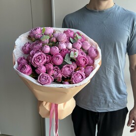 Букет пионовидной розы сереневая