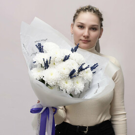 Нежный букет из  хризантем и ароматной лаванды арт.231