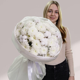 Букет из хризантемы и хлопка. Арт.335