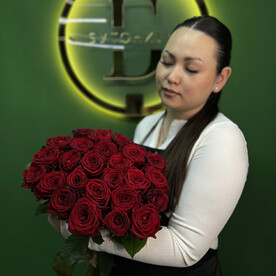 Роза ред наоми