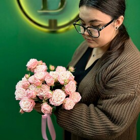 Букет из 5 кустовых-пионовидных роз