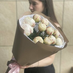 11 пионов букет
