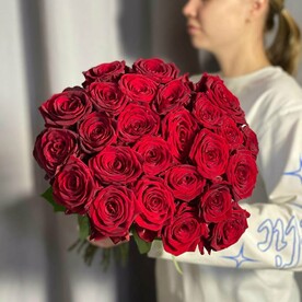 25 красных роз на 14 февраля