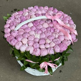 Пион в корзине