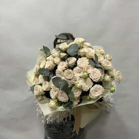 Роза кустовая, Эвкалипт, Авторская упаковка, Подкормка для цветов, Открытка