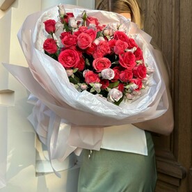 Букет из 25 кустовых роз