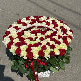 201 роза в корзине