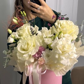Ажурные розы в коробке